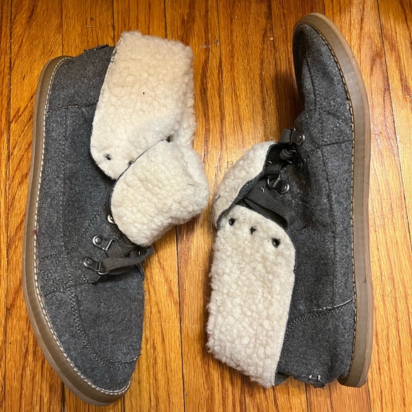 NWOT fuzzy folded over relaxed sneaker - Picture 2 of 5